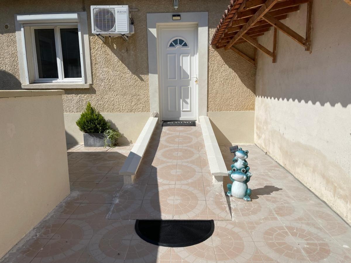 Studio Les Petits Lutins Entraigues-sur-la-Sorgue Екстер'єр фото